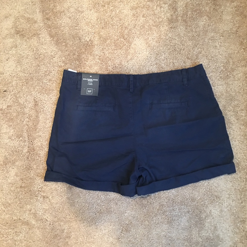 BRAND NEW GAP CHINO SHORTS / SIZE 16